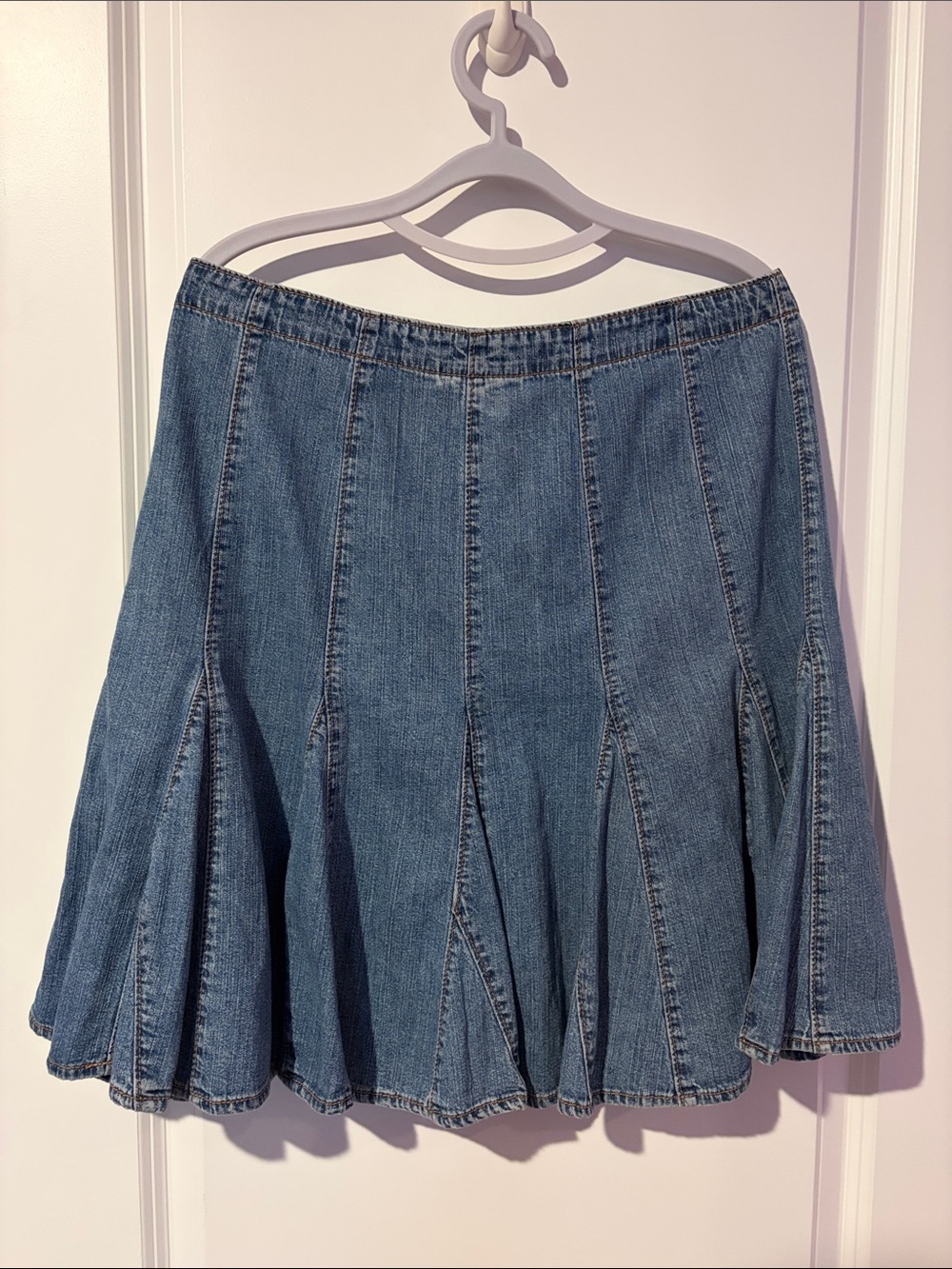 💙 Pre-Loved Vintage GAP Blue Denim Flared Panel Skirt in pristine condition.